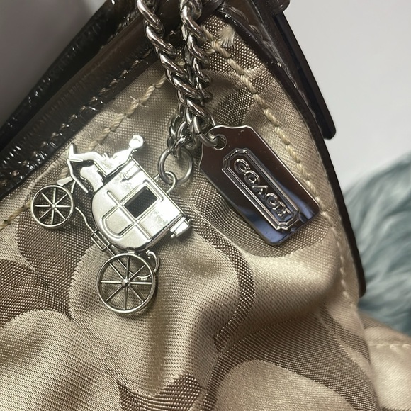 Coach ‘Zoe’ Signature Hobo - Picture 2 of 16